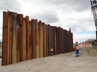 Design of steel sheet piles cofferdam supporting system
